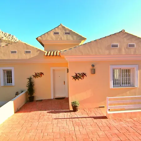 Maryvilla 1220 * كاليبي